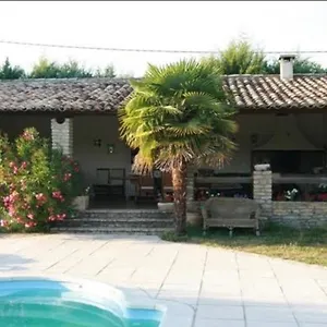  Hébergement de vacances Le Cabanon Des Cigales Provencale